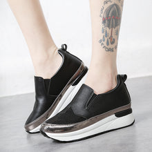 Cargar imagen en el visor de la galería, Stylish rhinestone thick sole casual shoes