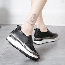 Cargar imagen en el visor de la galería, Stylish rhinestone thick sole casual shoes