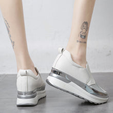 Cargar imagen en el visor de la galería, Stylish rhinestone thick sole casual shoes