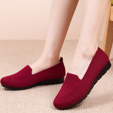 Cargar imagen en el visor de la galería, Fly-woven mesh shallow mouth breathable shoes