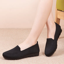 Cargar imagen en el visor de la galería, Fly-woven mesh shallow mouth breathable shoes