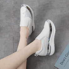 Cargar imagen en el visor de la galería, Stylish rhinestone thick sole casual shoes