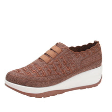 Cargar imagen en el visor de la galería, Soft-soled breathable fly-knit mesh women&#39;s shoes
