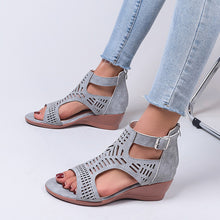 Cargar imagen en el visor de la galería, Women&#39;s Summer Hollow Wedge Buckle Comfortable Sandals
