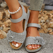 Cargar imagen en el visor de la galería, Women&#39;s Summer Hollow Flower Platform Sandals
