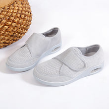 Cargar imagen en el visor de la galería, Women&#39;s Extra Wide Mesh Breathable Air Cushion Shoes
