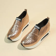 Cargar imagen en el visor de la galería, Metallic Thick Bottom Slip On Women Pumps
