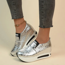 Cargar imagen en el visor de la galería, Metallic Thick Bottom Slip On Women Pumps
