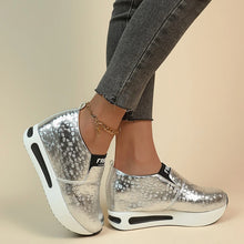 Cargar imagen en el visor de la galería, Metallic Thick Bottom Slip On Women Pumps
