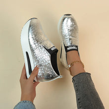 Cargar imagen en el visor de la galería, Metallic Thick Bottom Slip On Women Pumps
