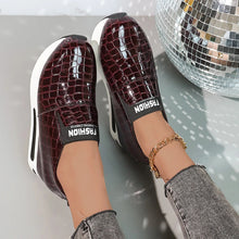 Cargar imagen en el visor de la galería, Metallic Thick Bottom Slip On Women Pumps
