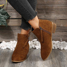 Cargar imagen en el visor de la galería, Women&#39;s Fashionable Low-heel Pointed-toe Boots In Brown Color With Double Zipper Design
