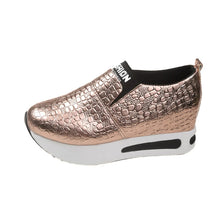 Cargar imagen en el visor de la galería, Metallic Thick Bottom Slip On Women Pumps
