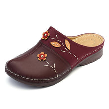 Cargar imagen en el visor de la galería, Women&#39;s Hollow Flower Wedge Slippers
