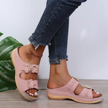 Cargar imagen en el visor de la galería, Thick Sole Round Toe Floral Flat Comfort Slippers
