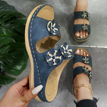 Cargar imagen en el visor de la galería, Thick Sole Round Toe Floral Flat Comfort Slippers
