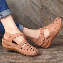 Cargar imagen en el visor de la galería, Women Hollow Out Breathable Wedges Thick Sole Buckle Sandals
