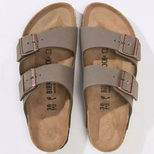 Cargar imagen en el visor de la galería, Unisex double-breasted slippers in brushed leather with cork soles
